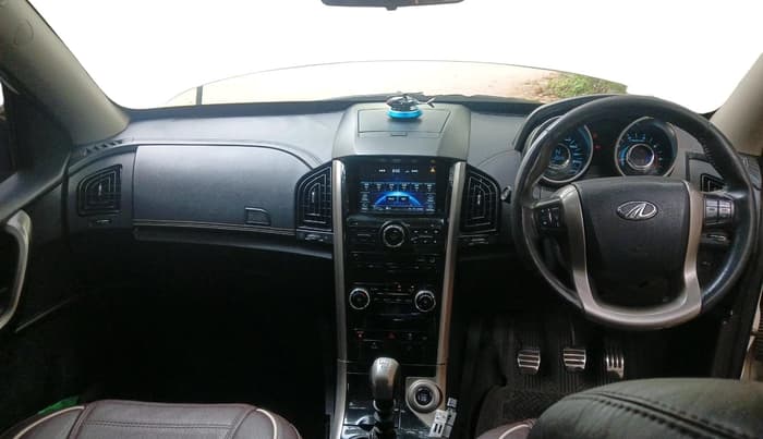 2018 Mahindra XUV500 W11, Diesel, Manual, 1,19,649 km, interior
