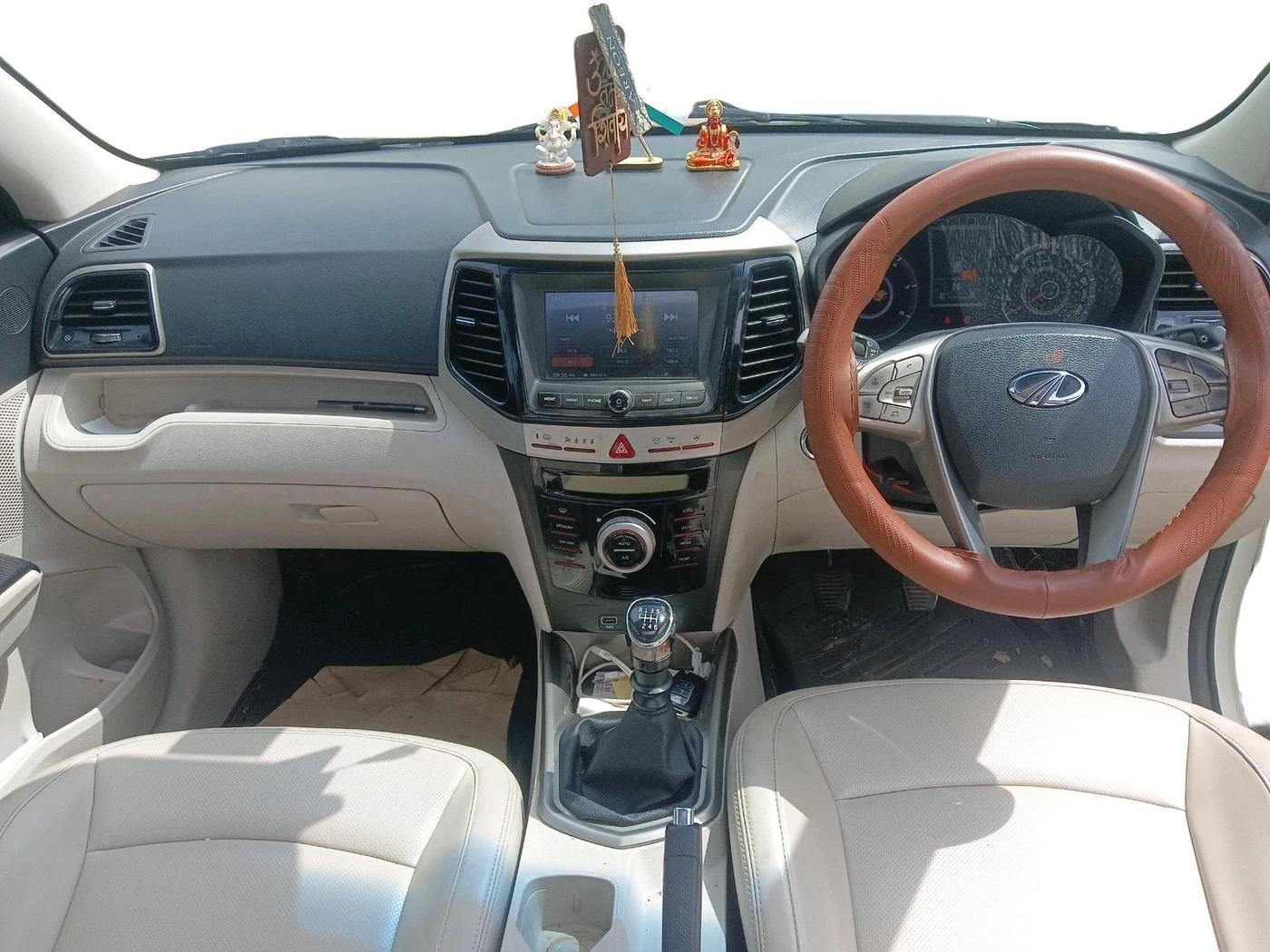 2019 Mahindra XUV300 W8 (O) 1.5 DIESEL, Diesel, Manual, 1,62,606 km, interior