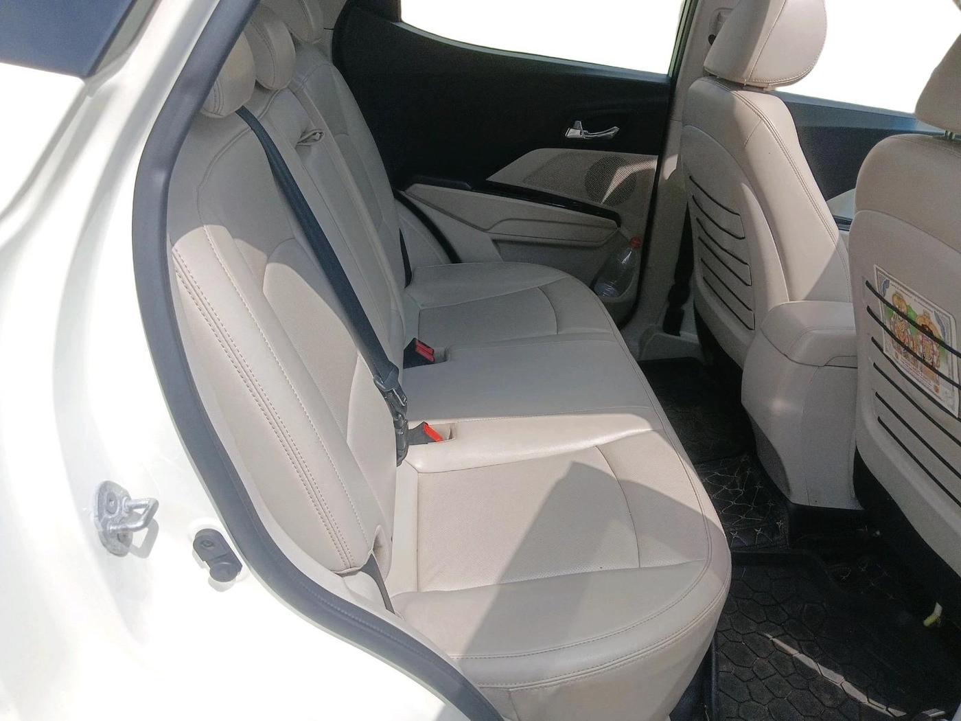 2019 Mahindra XUV300 W8 (O) 1.5 DIESEL, Diesel, Manual, 1,62,606 km, interior