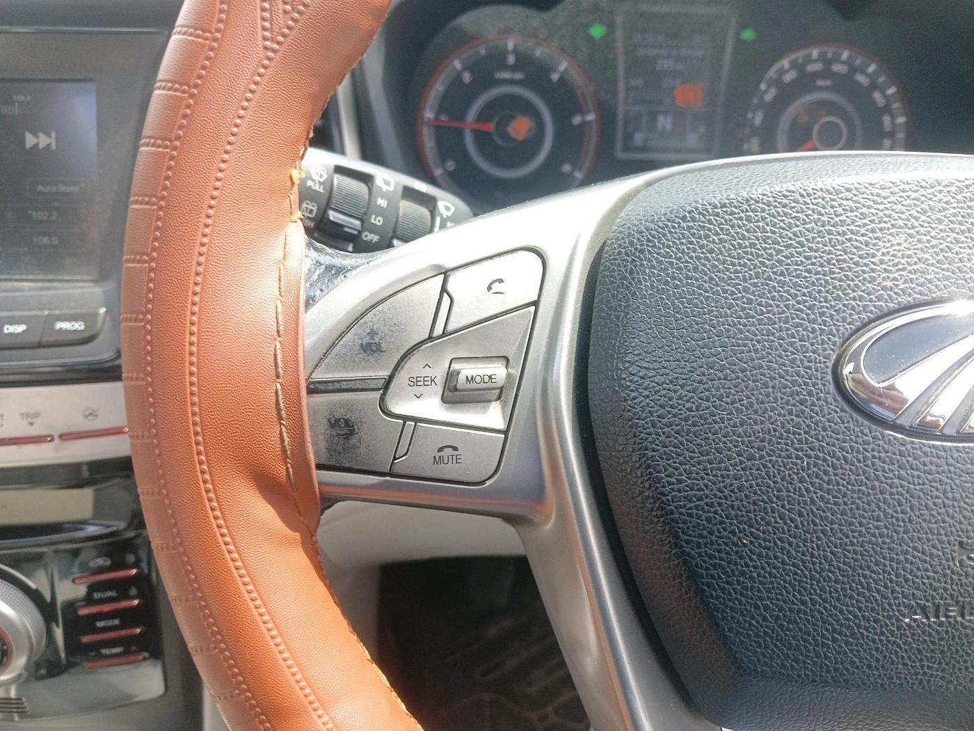 2019 Mahindra XUV300 W8 (O) 1.5 DIESEL, Diesel, Manual, 1,62,606 km, interior