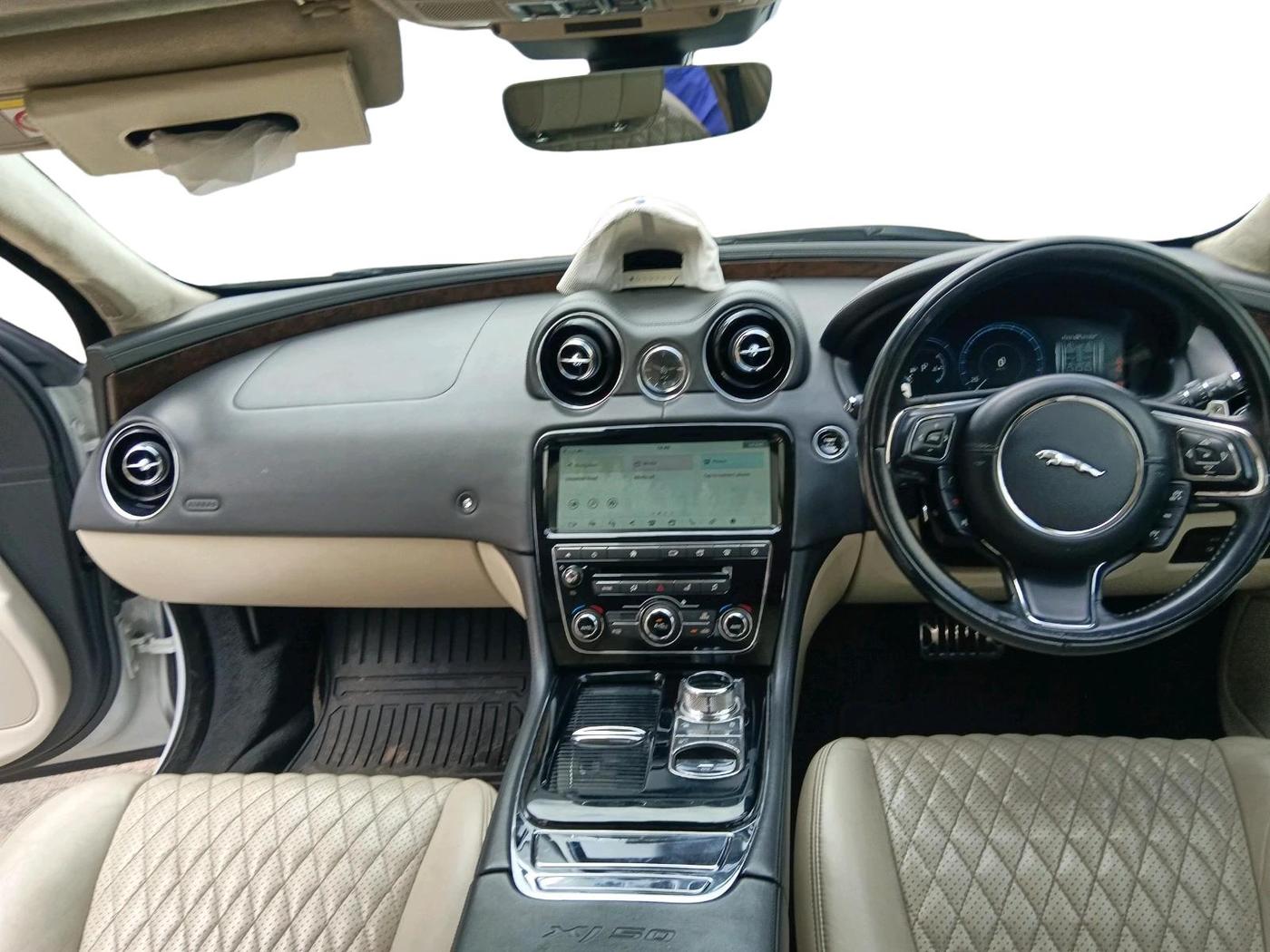 2018 Jaguar XJ L 3.0 V 6 PORTFOLIO, Diesel, Automatic, 61,151 km, interior