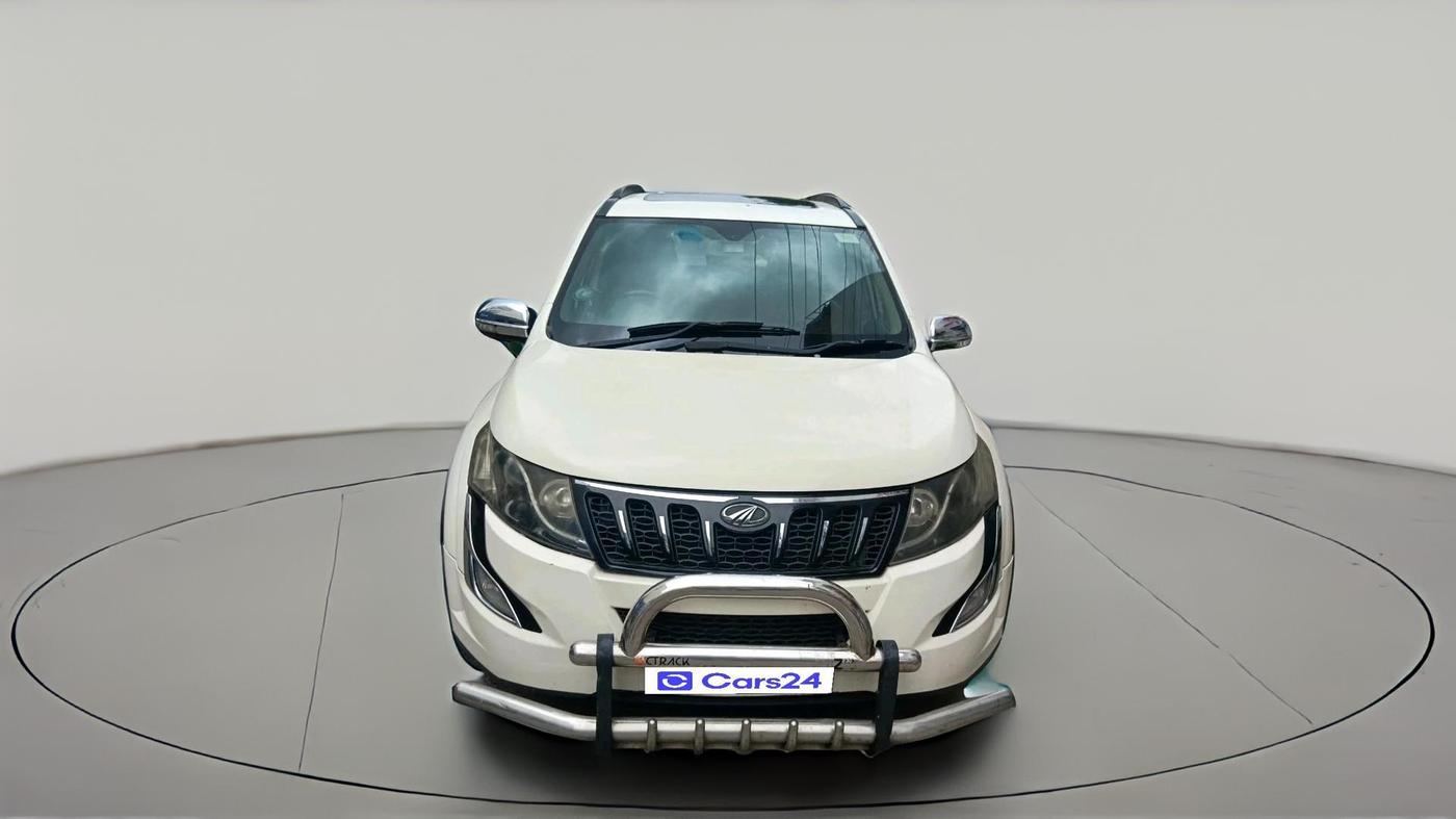 2016 Mahindra XUV500 W10 AT, Diesel, Automatic, 1,94,260 km, exterior