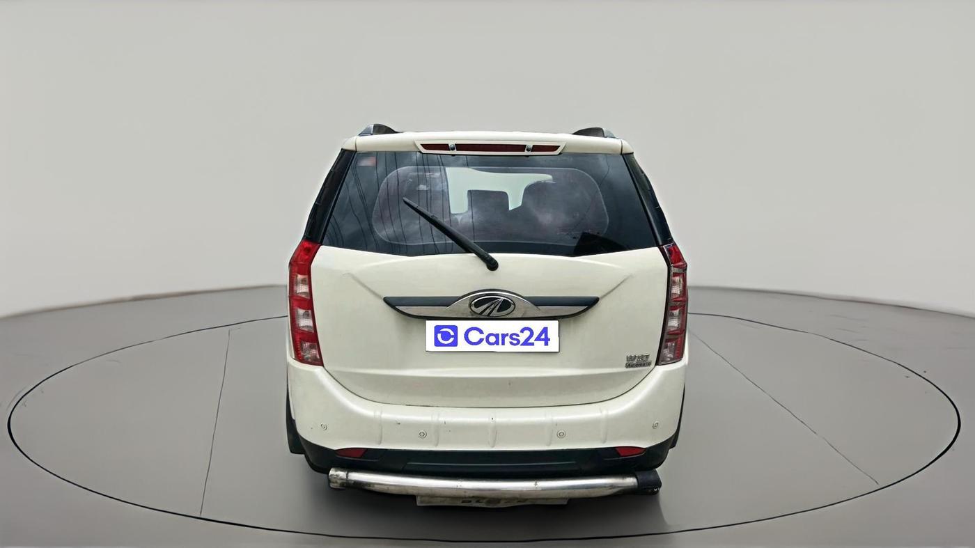 2016 Mahindra XUV500 W10 AT, Diesel, Automatic, 1,94,260 km, exterior