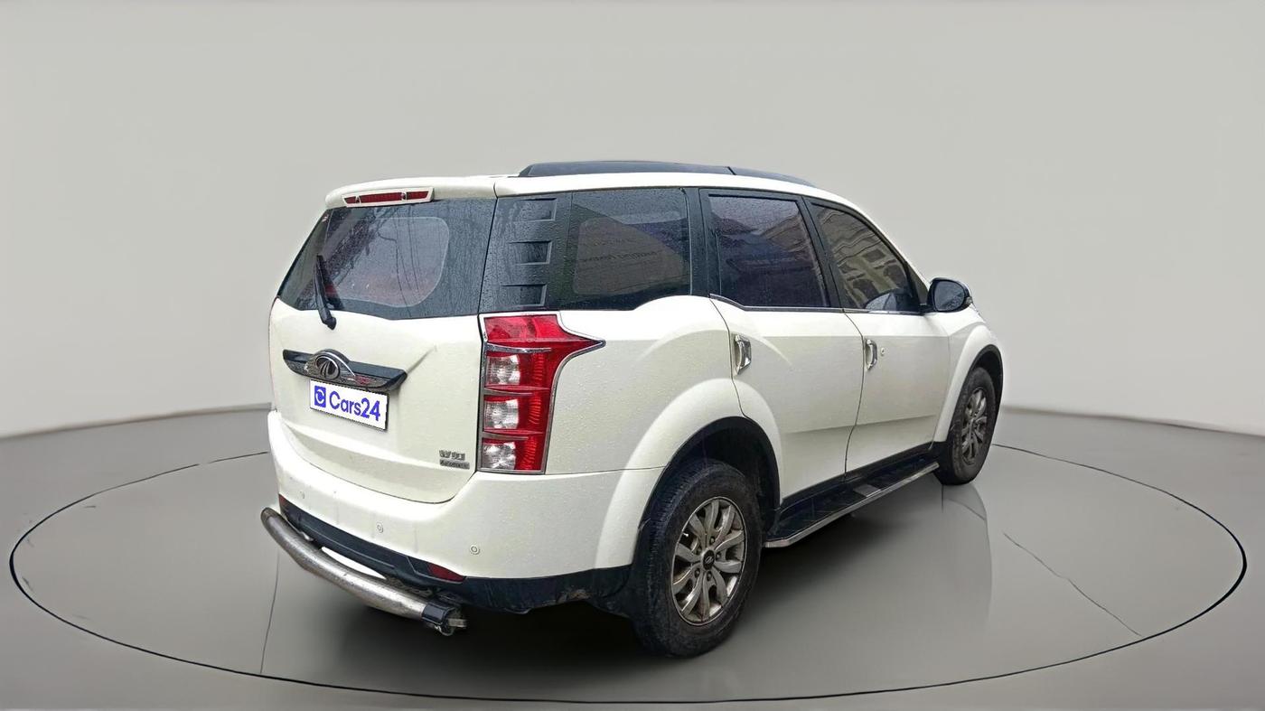 2016 Mahindra XUV500 W10 AT, Diesel, Automatic, 1,94,260 km, exterior