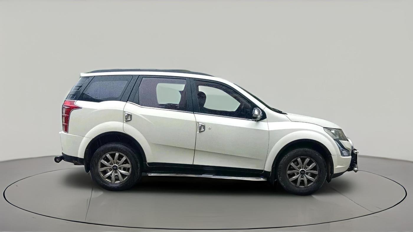 2016 Mahindra XUV500 W10 AT, Diesel, Automatic, 1,94,260 km, exterior