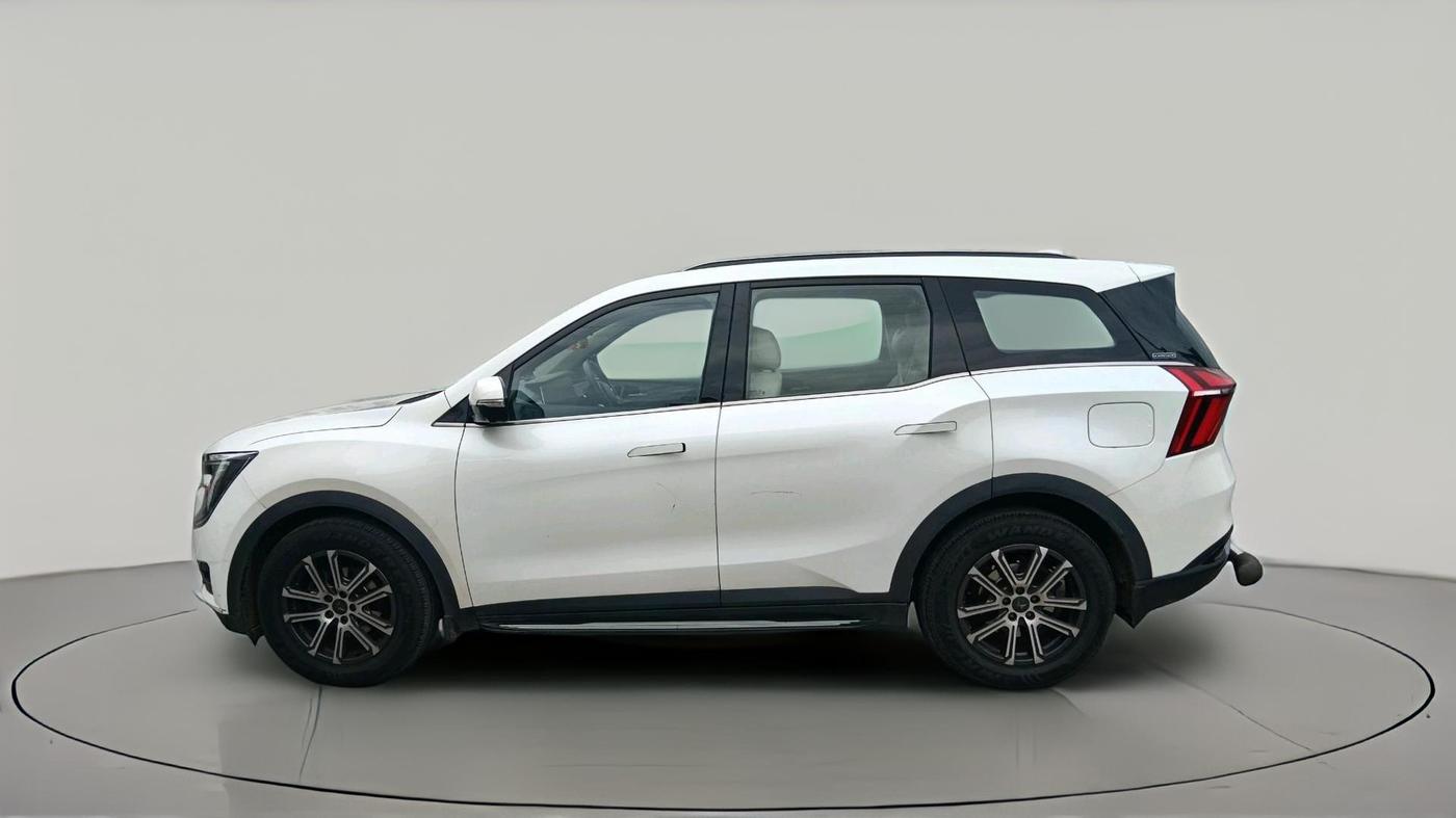 2023 Mahindra XUV700 AX 7 LUXURY D AT 7 STR, Diesel, Automatic, 67,726 km, exterior
