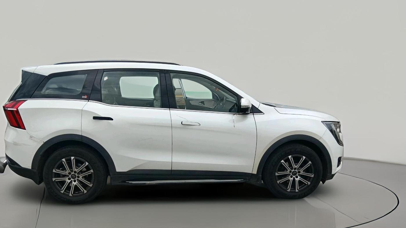2023 Mahindra XUV700 AX 7 LUXURY D AT 7 STR, Diesel, Automatic, 67,726 km, exterior