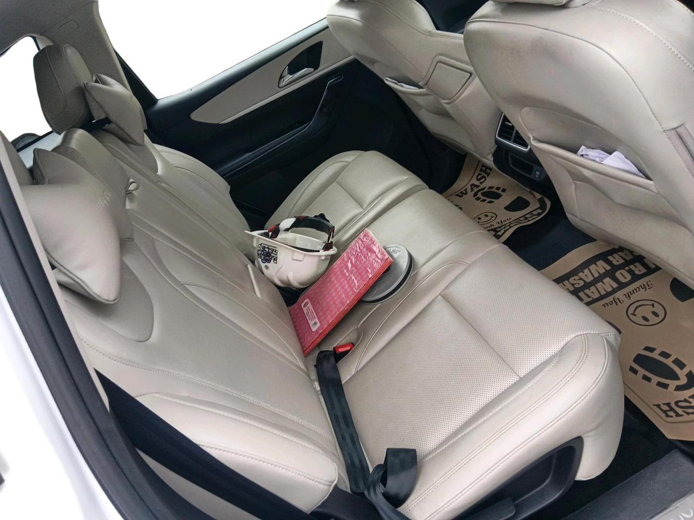 2023 Mahindra XUV700 AX 7 LUXURY D AT 7 STR, Diesel, Automatic, 67,726 km, interior