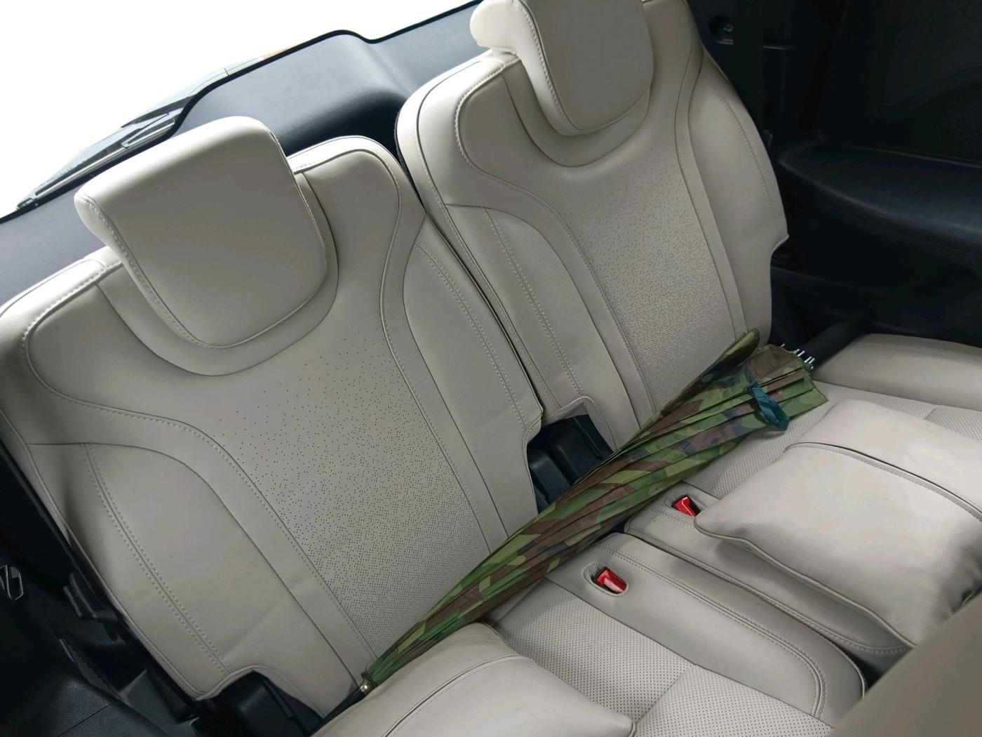 2023 Mahindra XUV700 AX 7 LUXURY D AT 7 STR, Diesel, Automatic, 67,726 km, interior