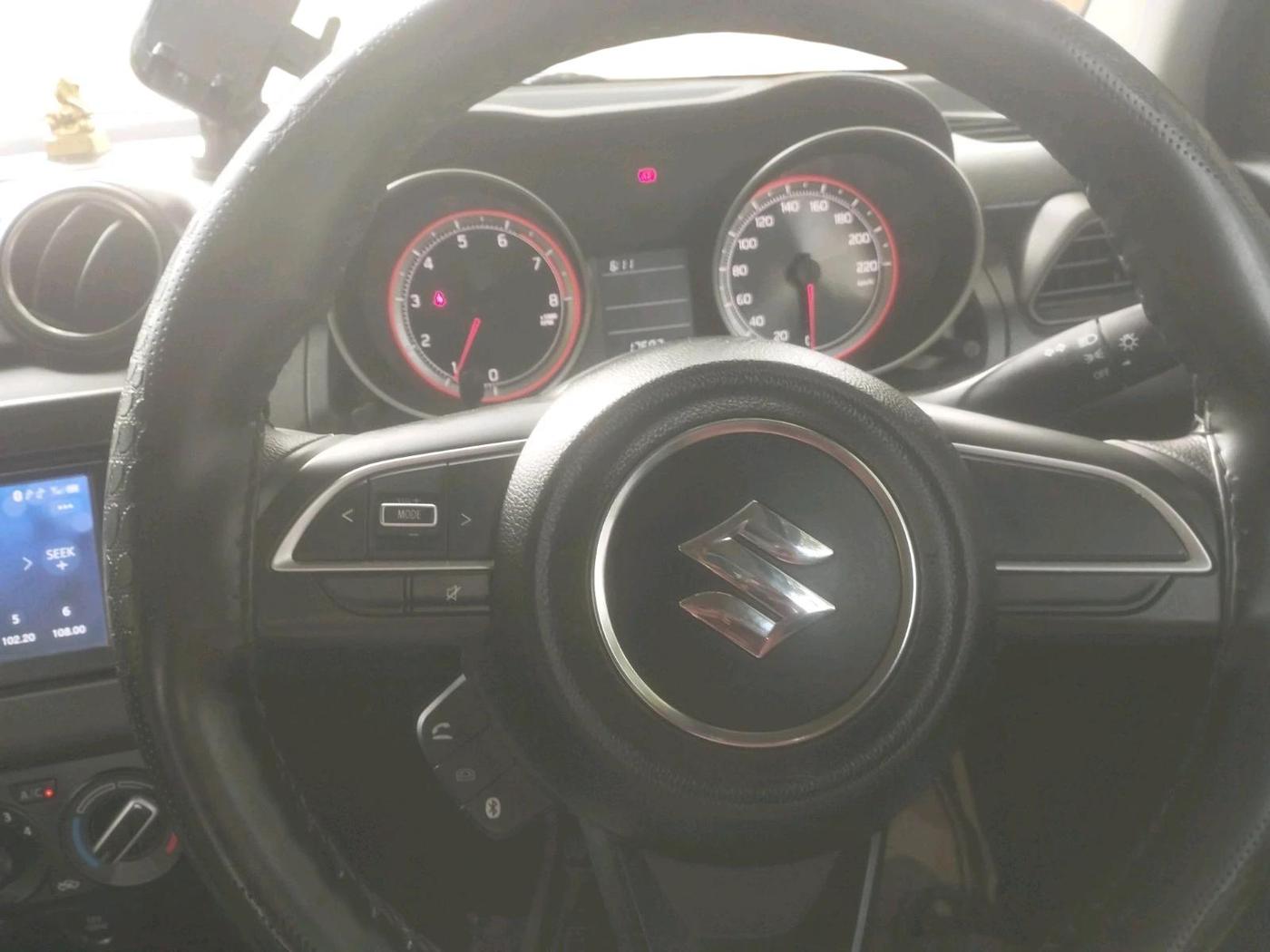 2023 Maruti Swift VXI, Petrol, Manual, 17,603 km, interior
