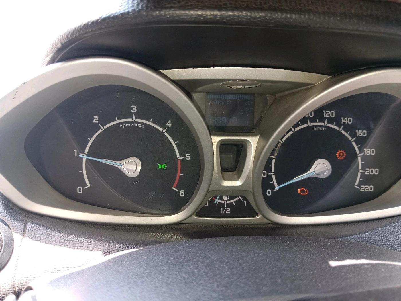 2015 Ford Ecosport TITANIUM 1.5L DIESEL, Diesel, Manual, 1,37,917 km, interior