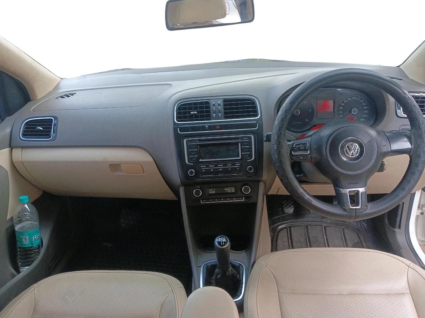 2013 Volkswagen Vento HIGHLINE DIESEL 1.6, Diesel, Manual, 1,29,134 km, interior