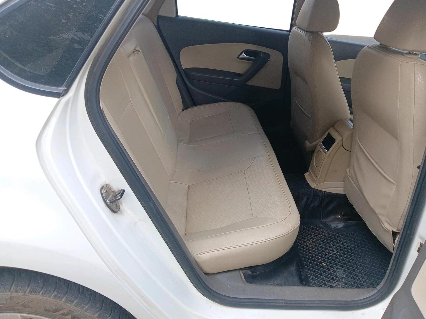2013 Volkswagen Vento HIGHLINE DIESEL 1.6, Diesel, Manual, 1,29,134 km, interior