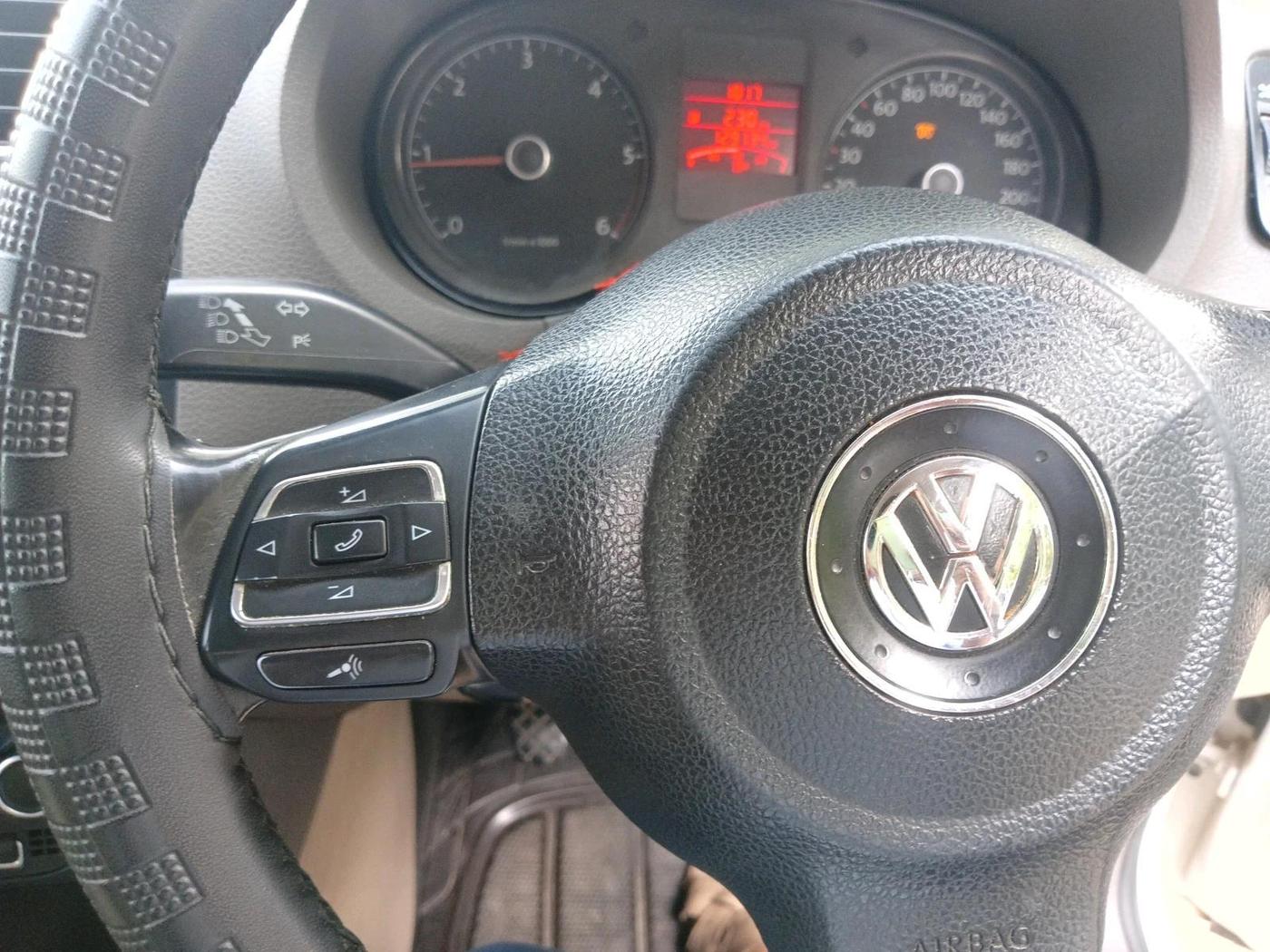 2013 Volkswagen Vento HIGHLINE DIESEL 1.6, Diesel, Manual, 1,29,134 km, interior
