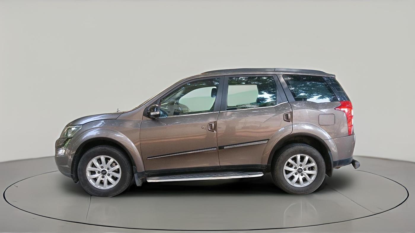 2017 Mahindra XUV500 W10, Diesel, Manual, 1,32,972 km, exterior