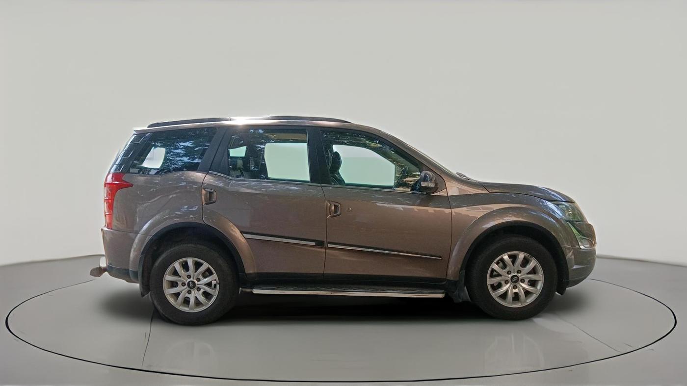 2017 Mahindra XUV500 W10, Diesel, Manual, 1,32,972 km, exterior