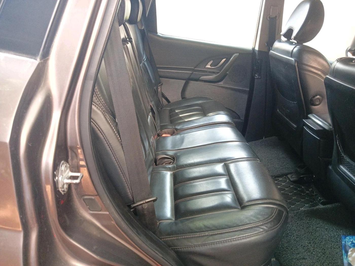 2017 Mahindra XUV500 W10, Diesel, Manual, 1,32,972 km, interior