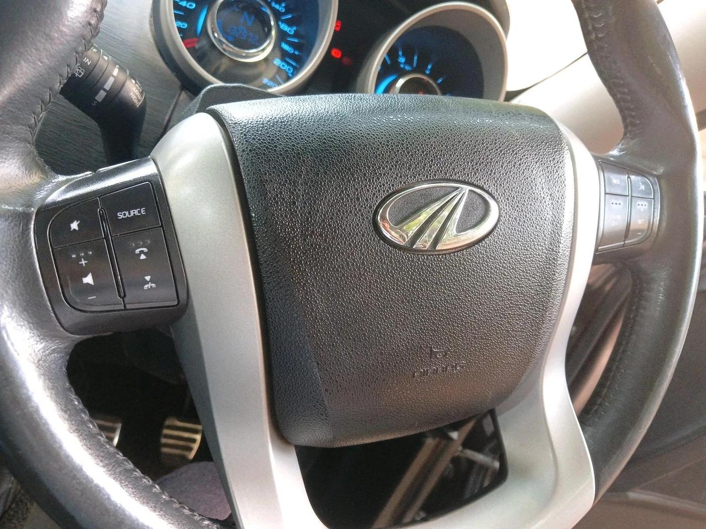 2017 Mahindra XUV500 W10, Diesel, Manual, 1,32,972 km, interior