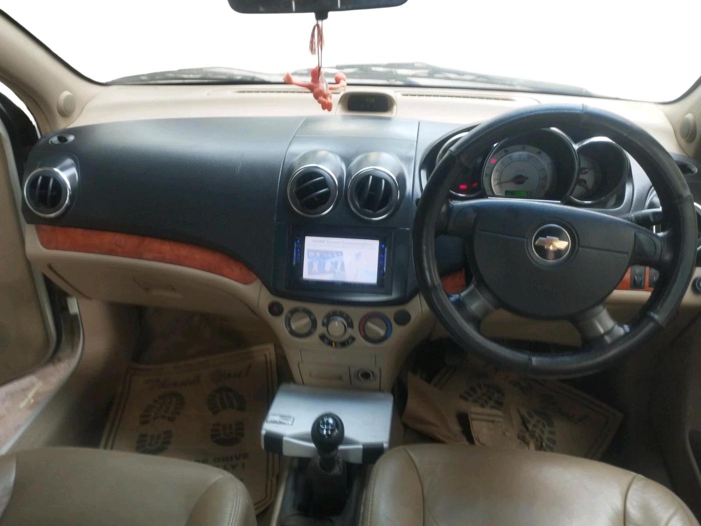 2012 Chevrolet Aveo LT 1.4, CNG, Manual, 1,30,957 km, interior