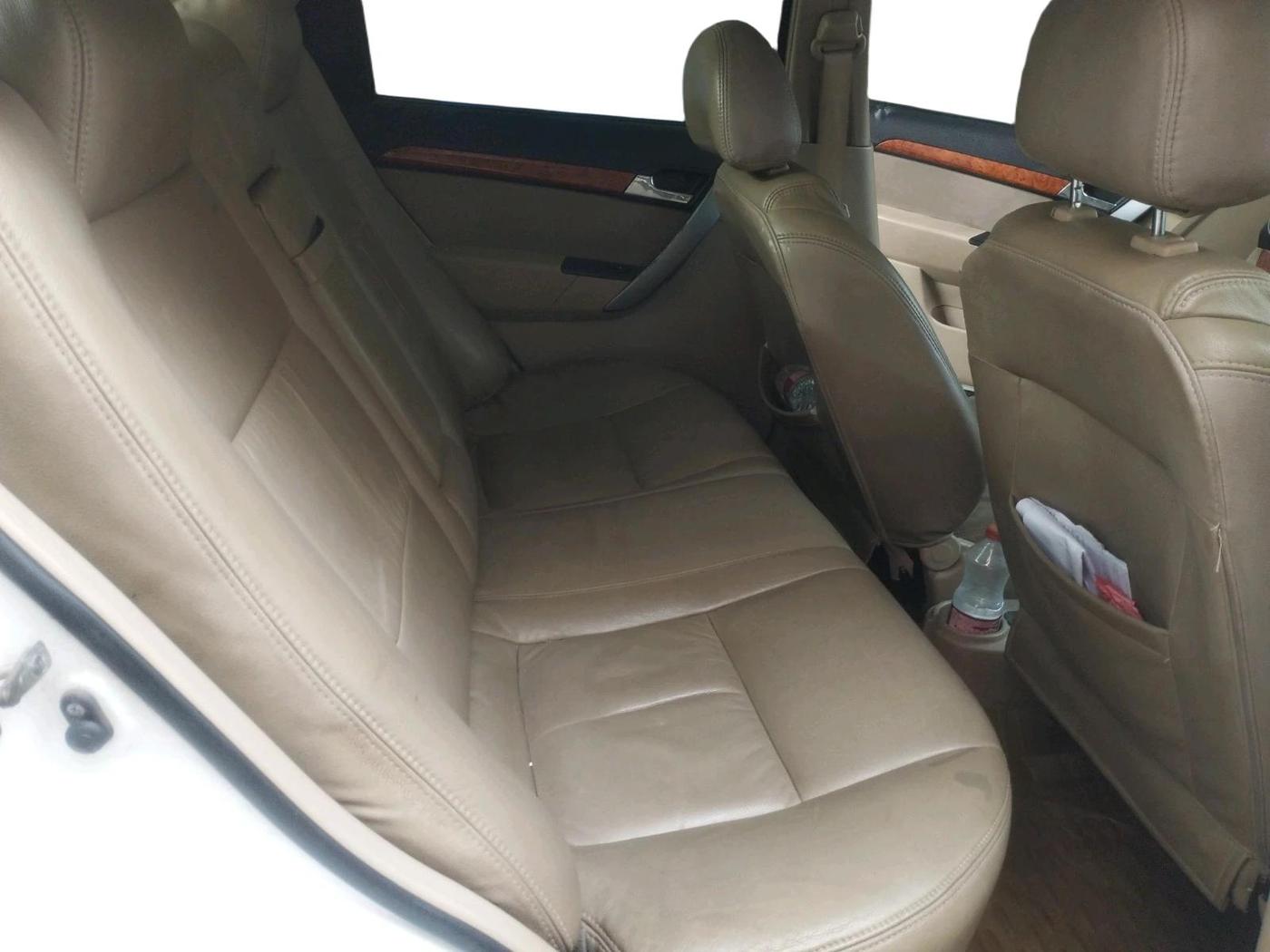2012 Chevrolet Aveo LT 1.4, CNG, Manual, 1,30,957 km, interior