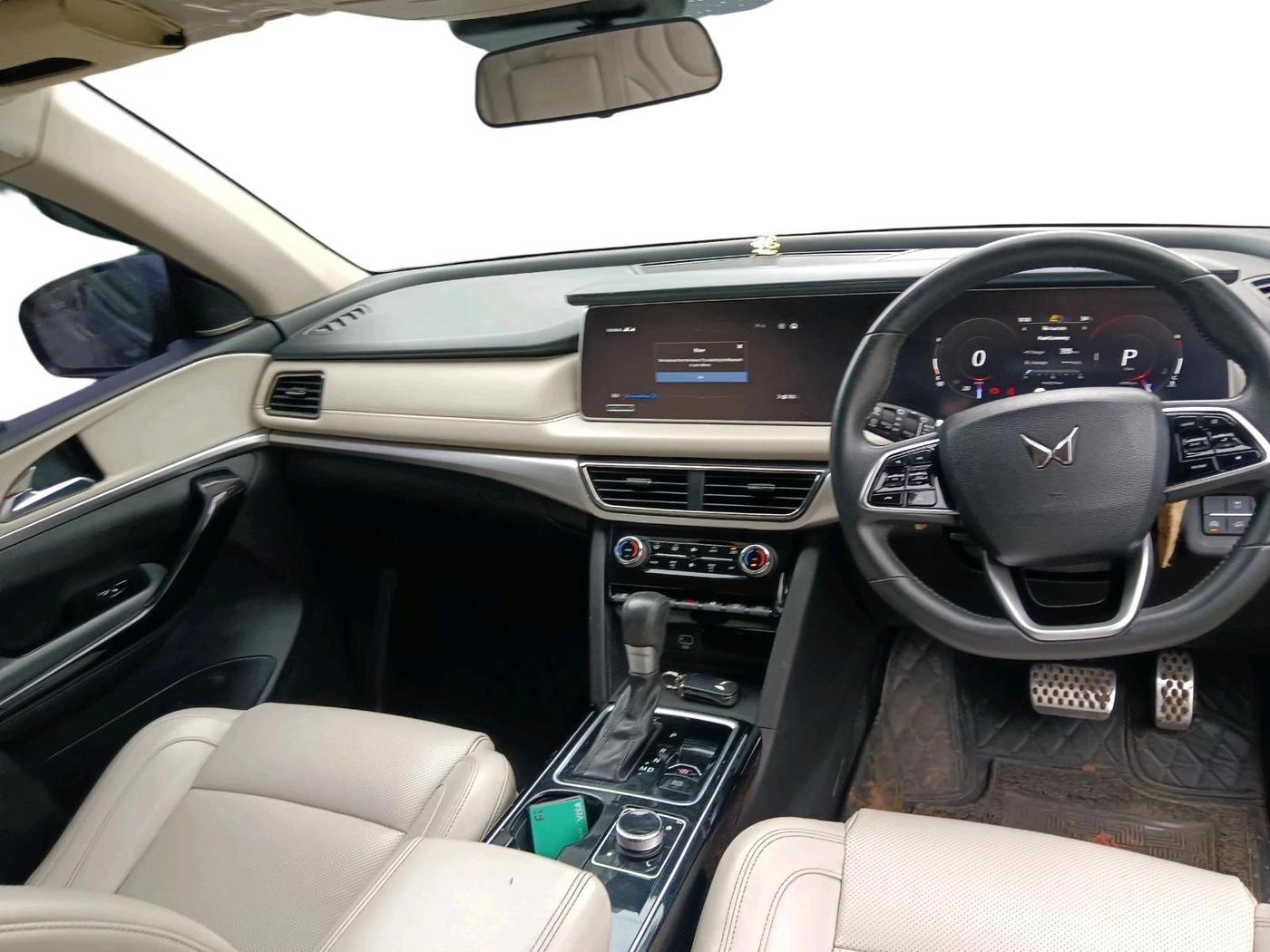 2023 Mahindra XUV700 AX 7 LUXURY D AWD AT 7 STR, Diesel, Automatic, 99,837 km, interior
