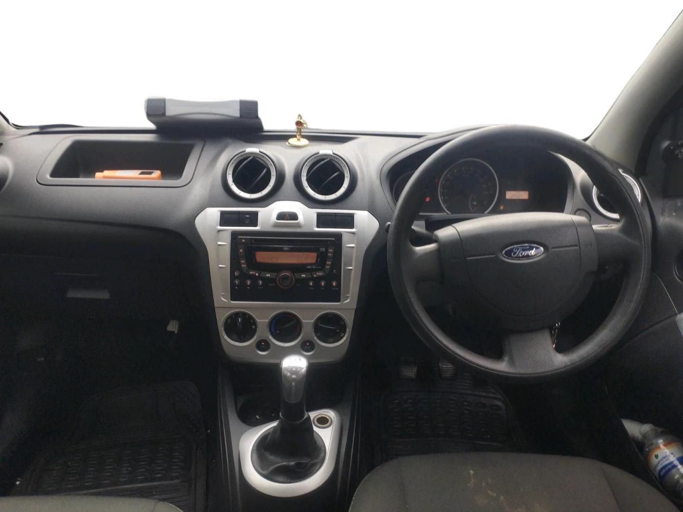 2014 Ford Figo ZXI 1.2 PETROL, Petrol, Manual, 72,984 km, interior