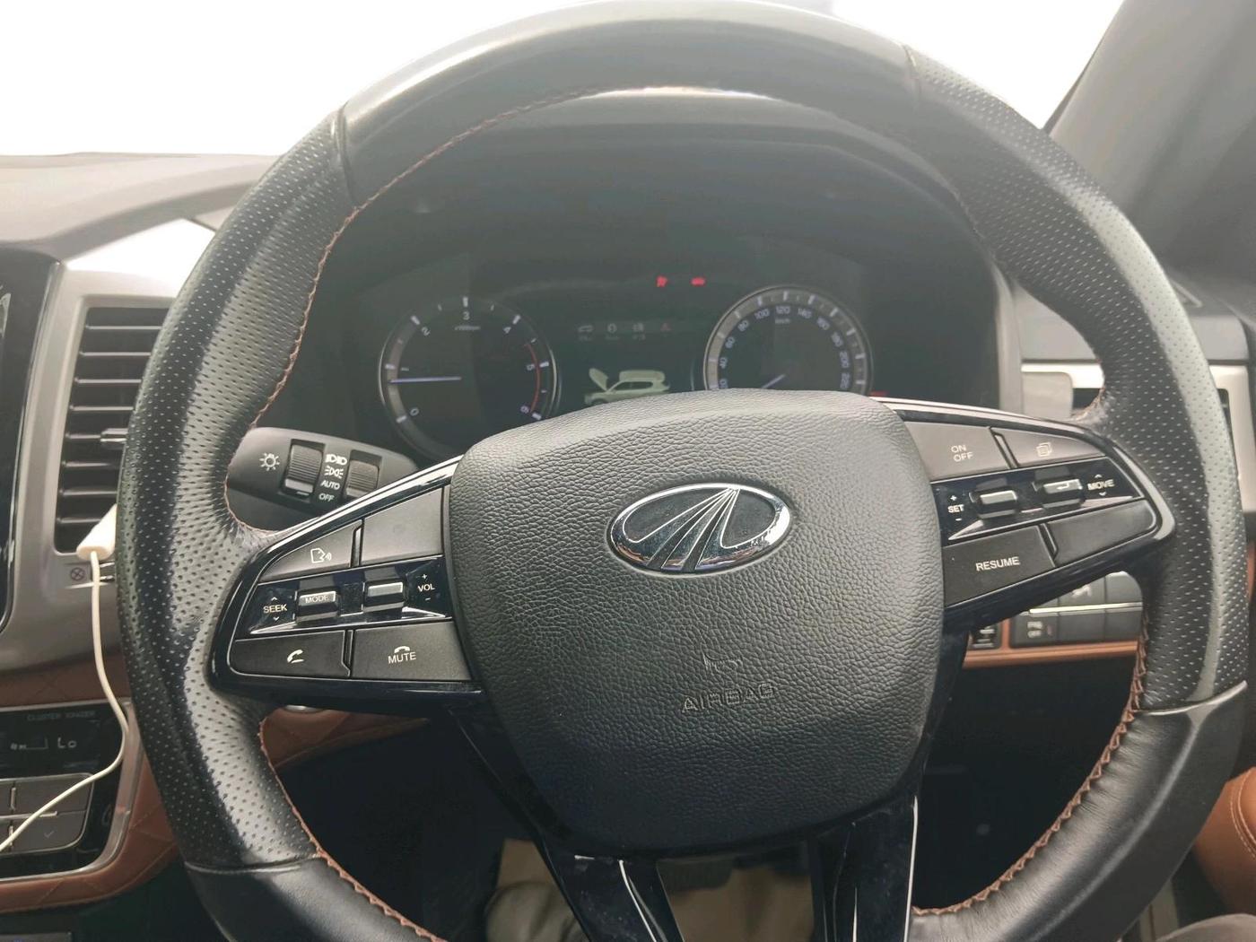 2022 Mahindra ALTURAS G4 4WD AT, Diesel, Automatic, 1,05,840 km, interior