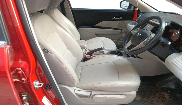 2022 Mahindra XUV300 W8 (O) 1.2 PETROL AMT, Petrol, Automatic, 35,158 km, interior