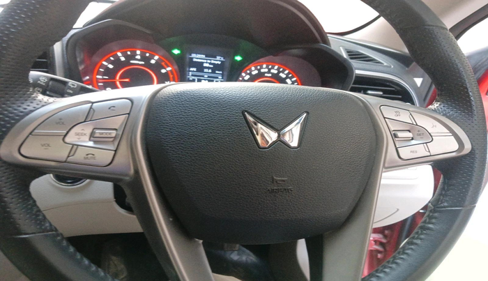 2022 Mahindra XUV300 W8 (O) 1.2 PETROL AMT, Petrol, Automatic, 35,158 km, interior