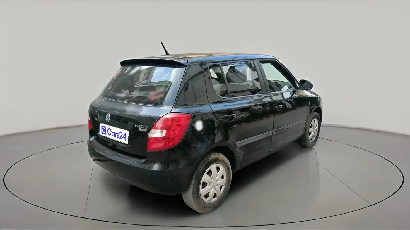 2011 Skoda Fabia AMBIENTE 1.2 MPI, Petrol, Manual, 1,01,879 km, exterior