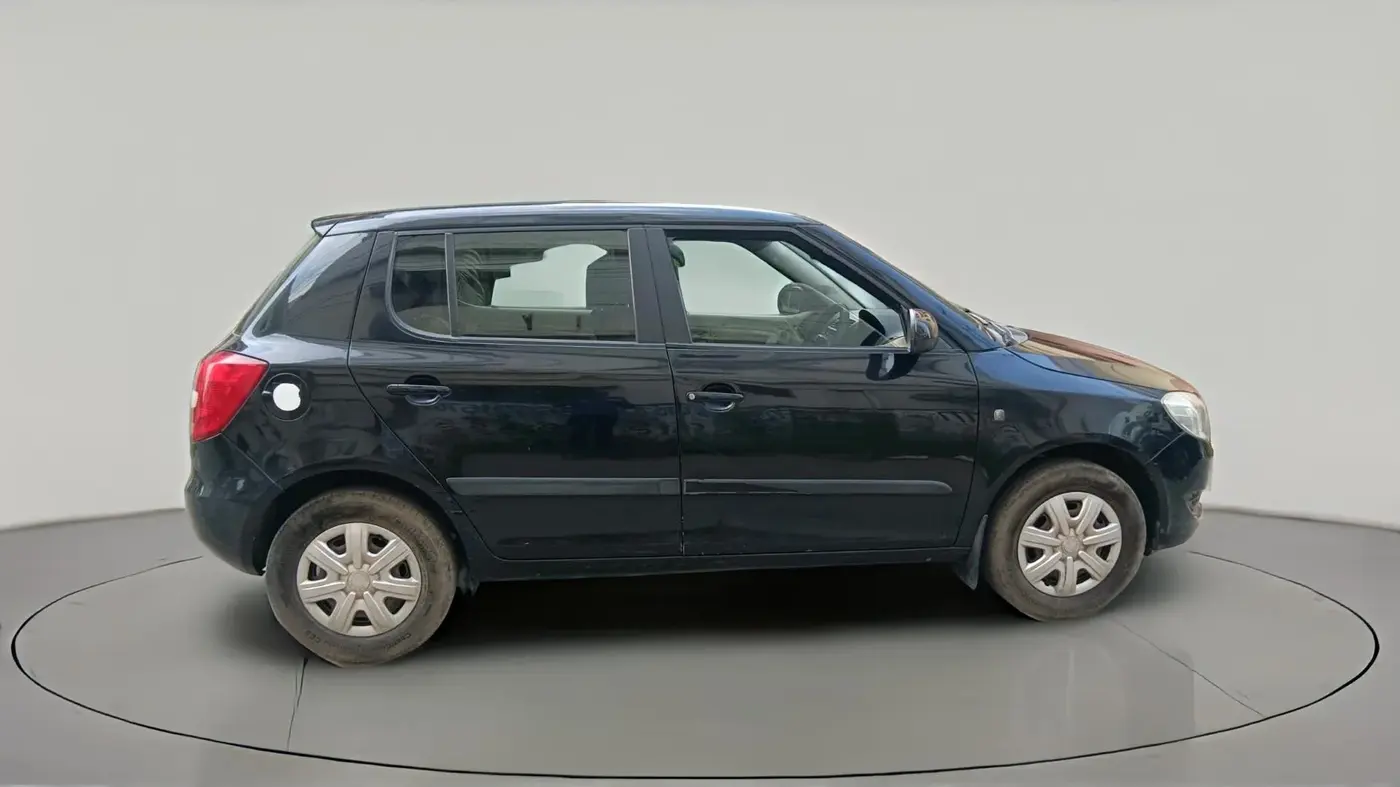 2011 Skoda Fabia AMBIENTE 1.2 MPI, Petrol, Manual, 1,01,879 km, exterior