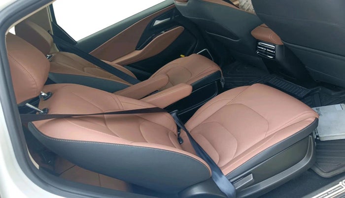 2025 MG HECTOR PLUS SAVVY PRO 1.5 TURBO CVT 6 STR, Petrol, Automatic, 5,302 km, interior