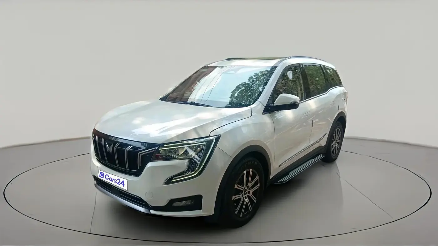 2022 Mahindra XUV700 AX 7 P AT 7 STR, Petrol, Automatic, 29,994 km, exterior