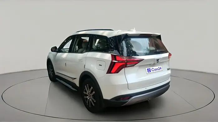 2022 Mahindra XUV700 AX 7 P AT 7 STR, Petrol, Automatic, 29,994 km, exterior