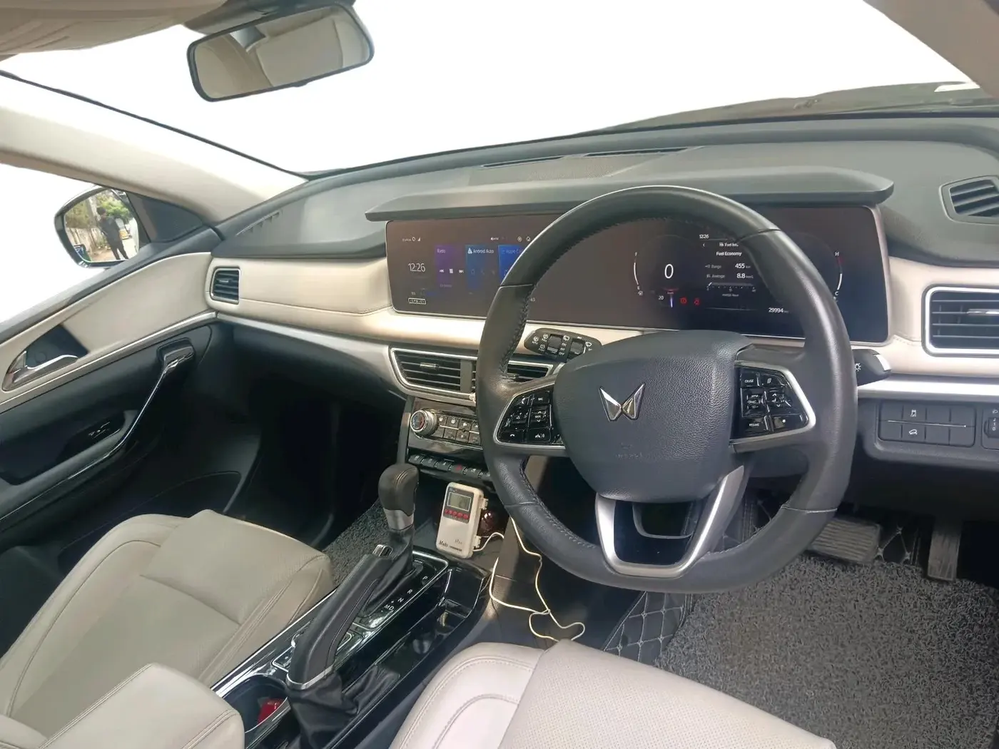 2022 Mahindra XUV700 AX 7 P AT 7 STR, Petrol, Automatic, 29,994 km, interior