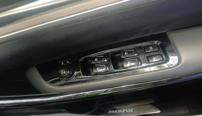 2022 Mahindra XUV700 AX 7 P AT 7 STR, Petrol, Automatic, 29,994 km, interior
