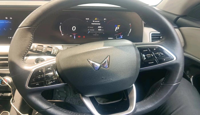 2022 Mahindra XUV700 AX 7 P AT 7 STR, Petrol, Automatic, 29,994 km, interior