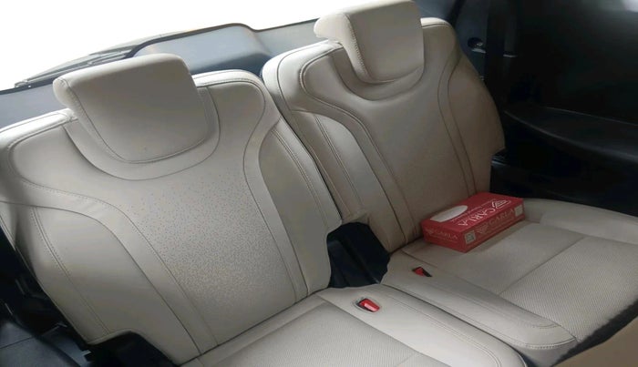 2022 Mahindra XUV700 AX 7 P AT 7 STR, Petrol, Automatic, 29,994 km, interior