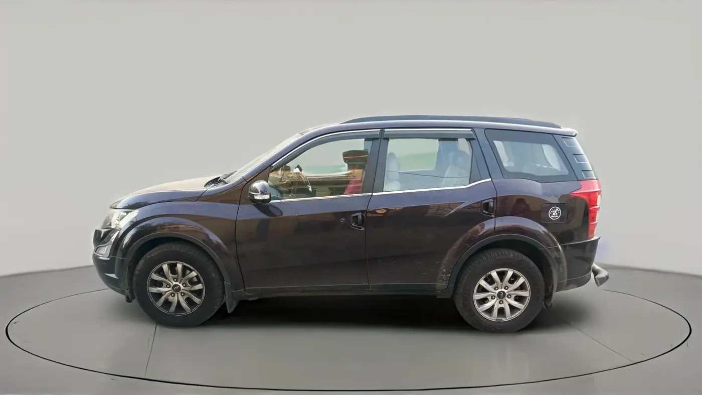 2017 Mahindra XUV500 W10 AT, Diesel, Automatic, 1,34,663 km, exterior