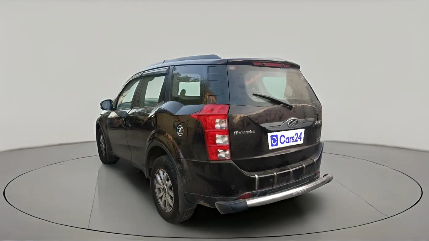 2017 Mahindra XUV500 W10 AT, Diesel, Automatic, 1,34,663 km, exterior