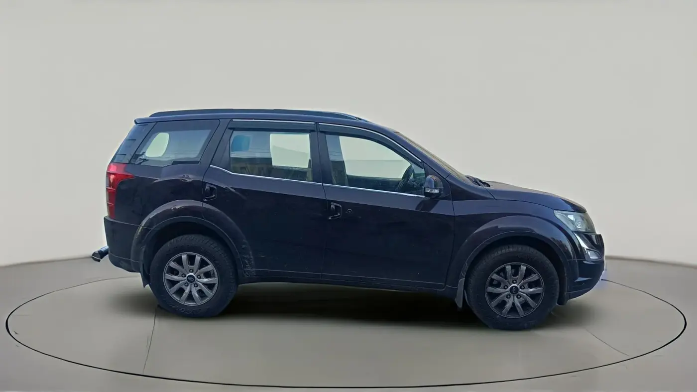 2017 Mahindra XUV500 W10 AT, Diesel, Automatic, 1,34,663 km, exterior