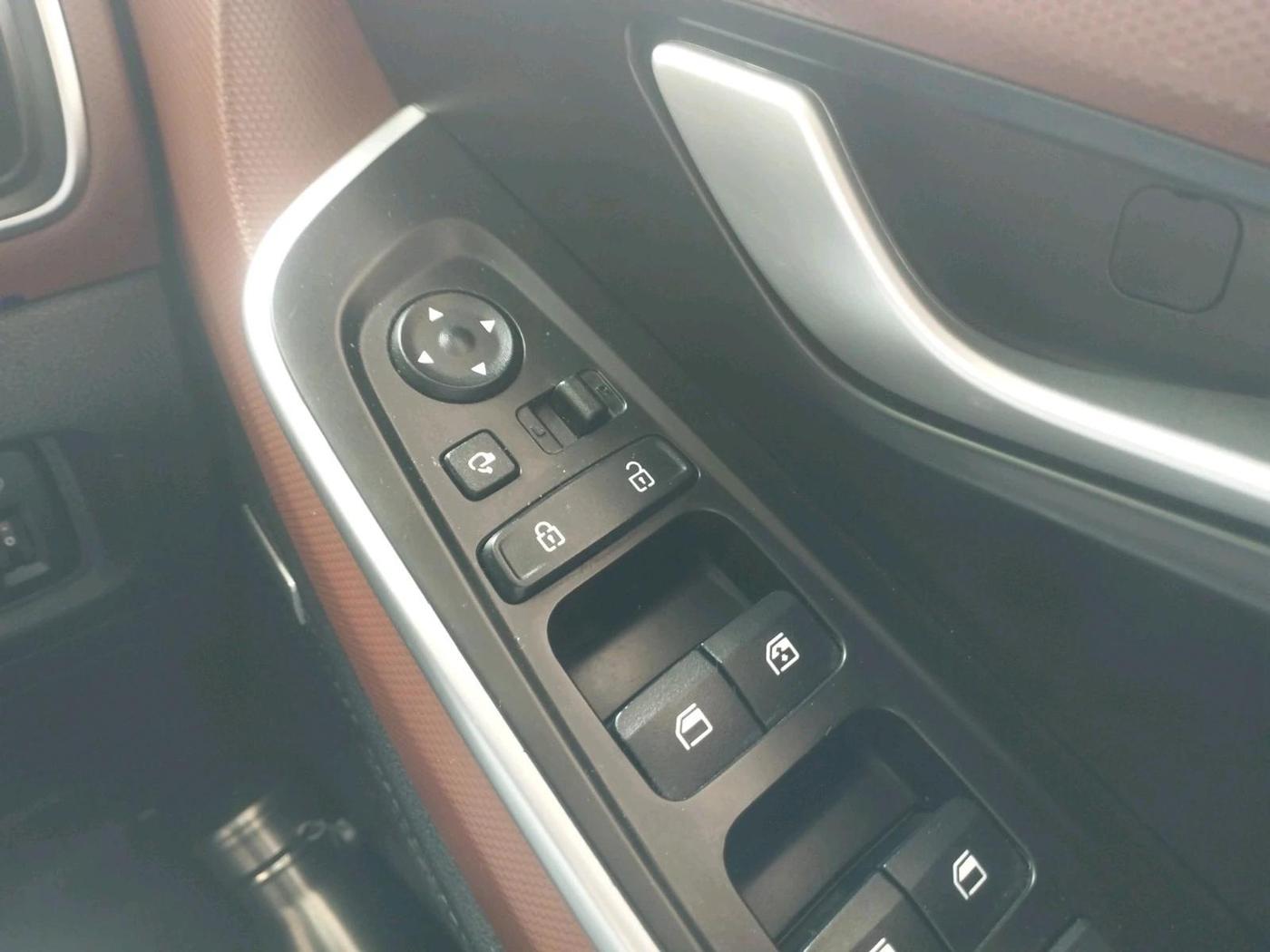 2024 Hyundai ALCAZAR  SIGNATURE (O) DCT 1.5 PETROL 7STR, Petrol, Automatic, 28,341 km, interior