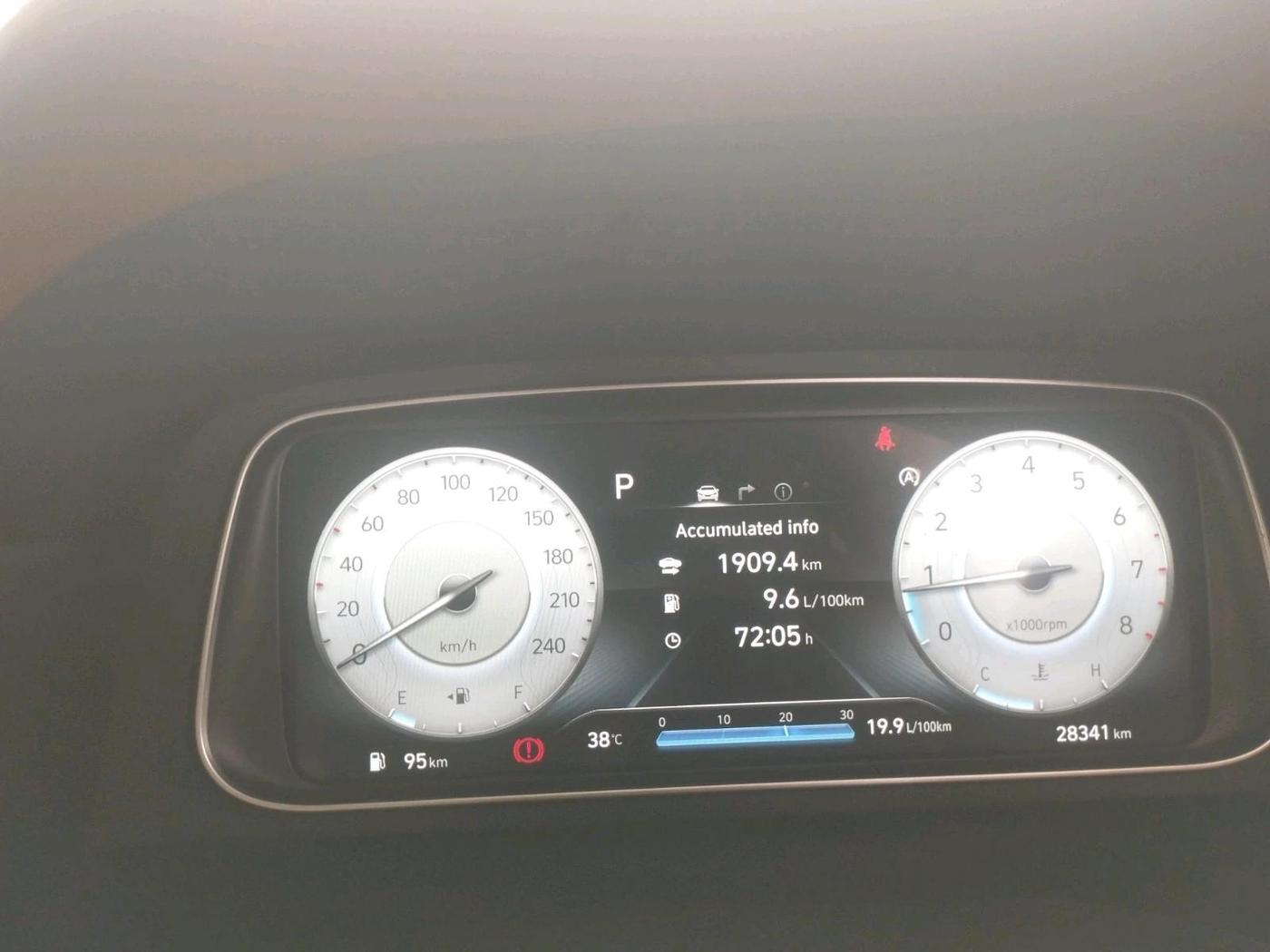 2024 Hyundai ALCAZAR  SIGNATURE (O) DCT 1.5 PETROL 7STR, Petrol, Automatic, 28,341 km, interior