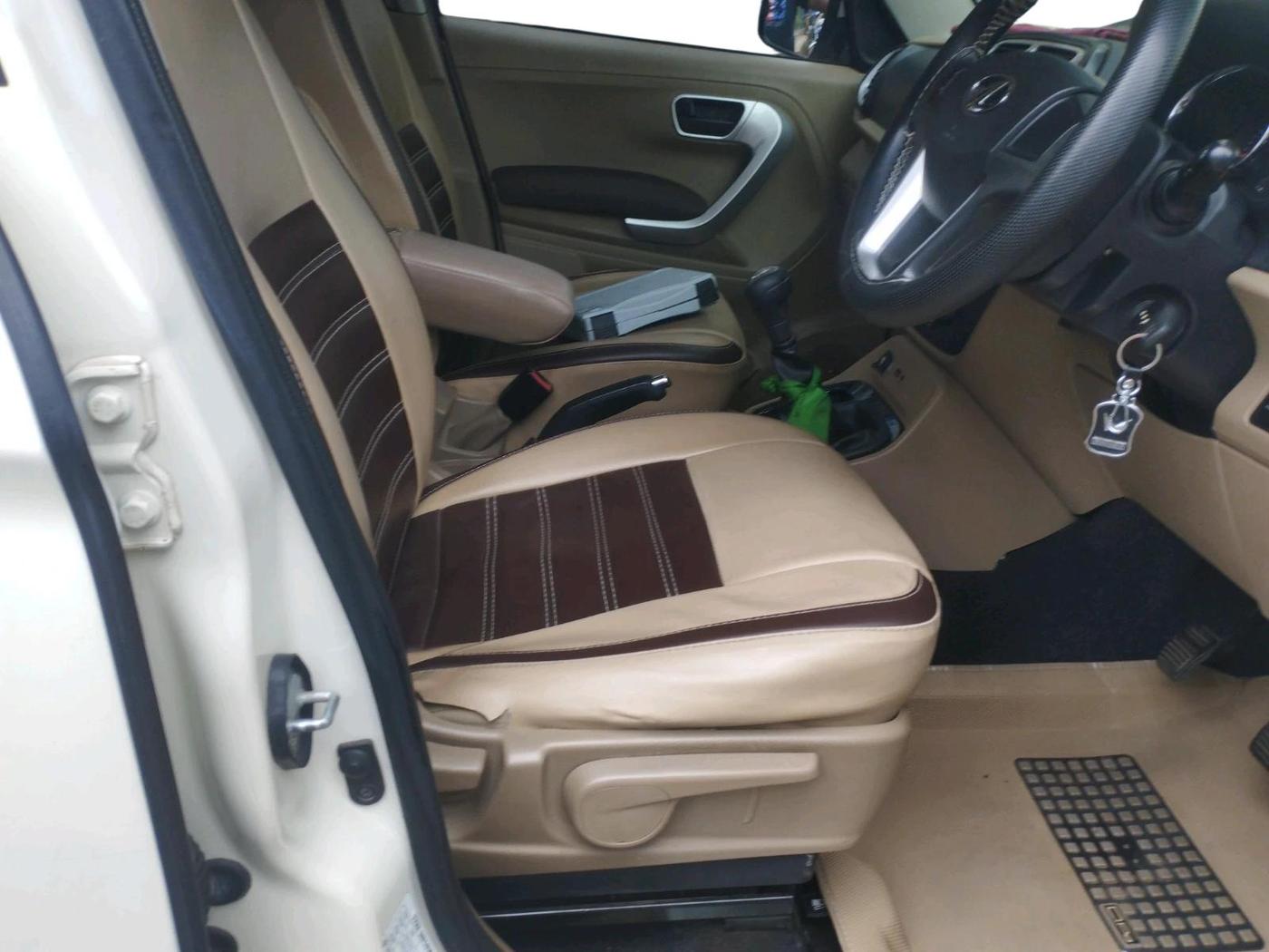 2017 Mahindra TUV300 T8, Diesel, Manual, 55,395 km, interior