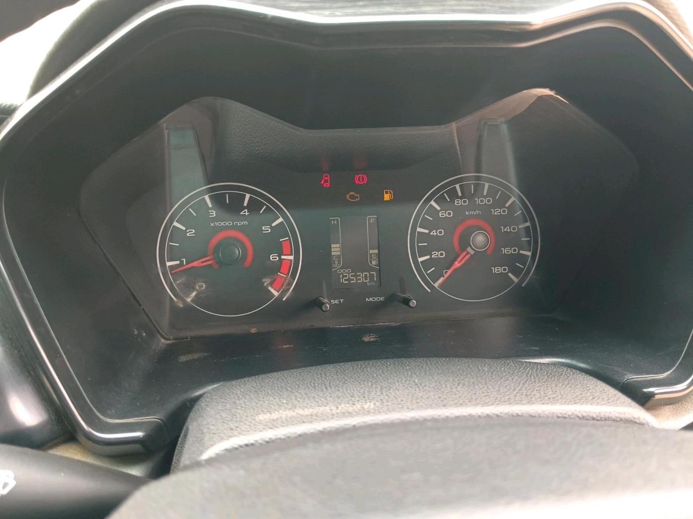 2019 Mahindra KUV 100 NXT K4+ P 6 STR, Petrol, Manual, 1,25,307 km, interior