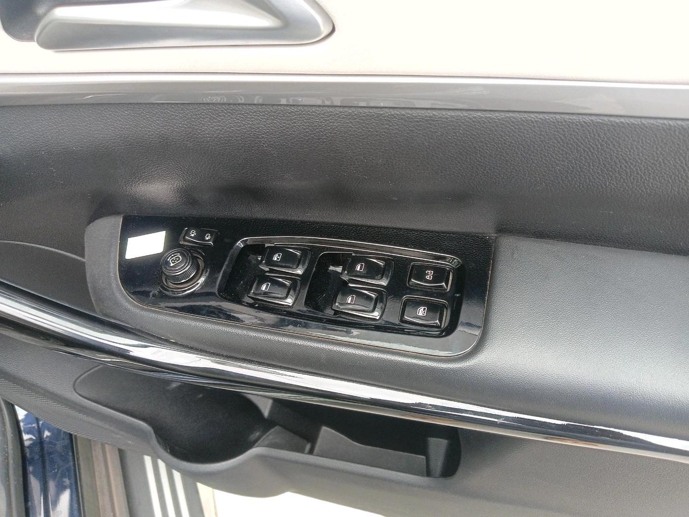 2024 Mahindra XUV700 AX 7 LUXURY P AT 7 STR, Petrol, Automatic, 21,035 km, interior
