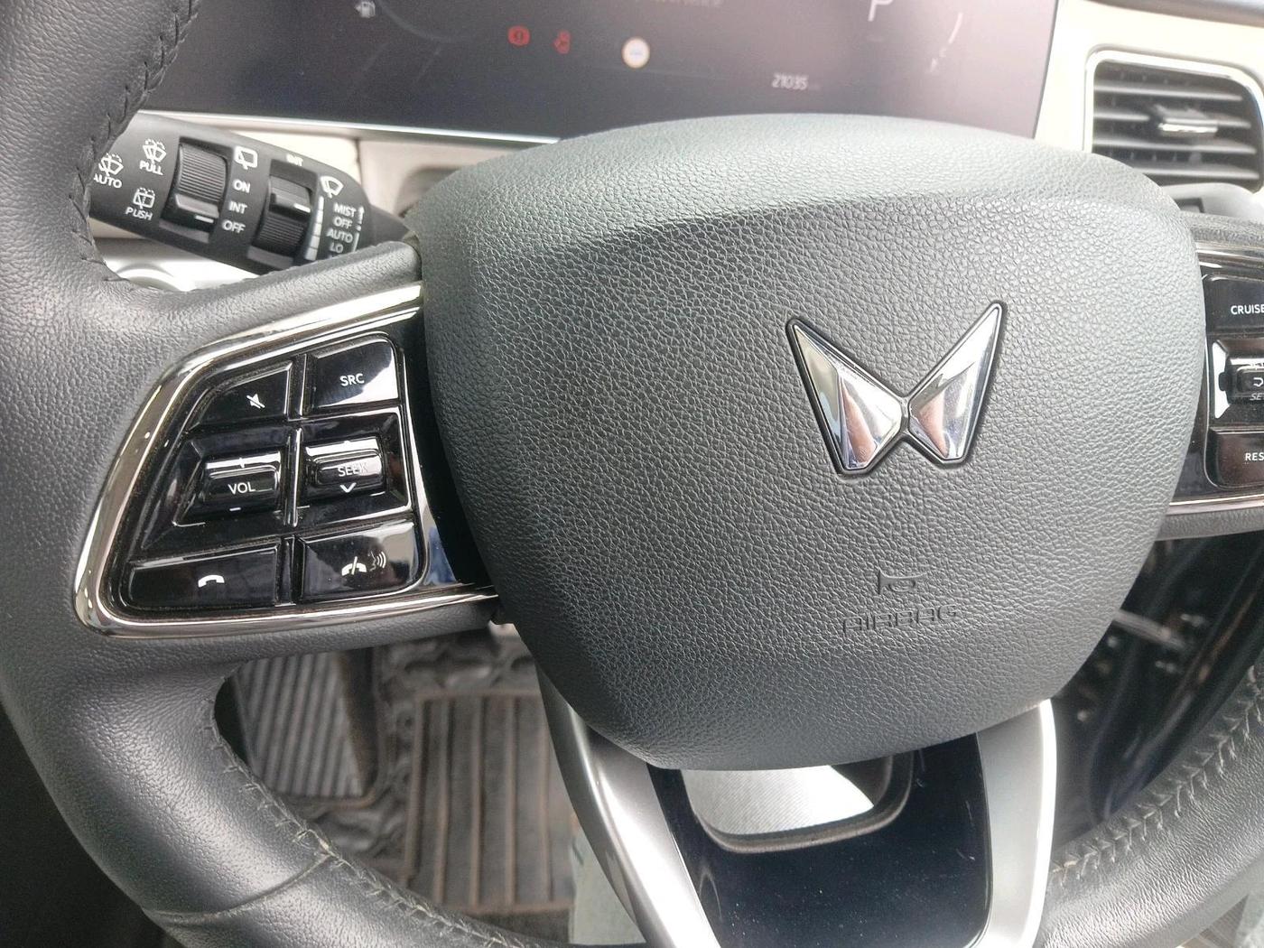 2024 Mahindra XUV700 AX 7 LUXURY P AT 7 STR, Petrol, Automatic, 21,035 km, interior