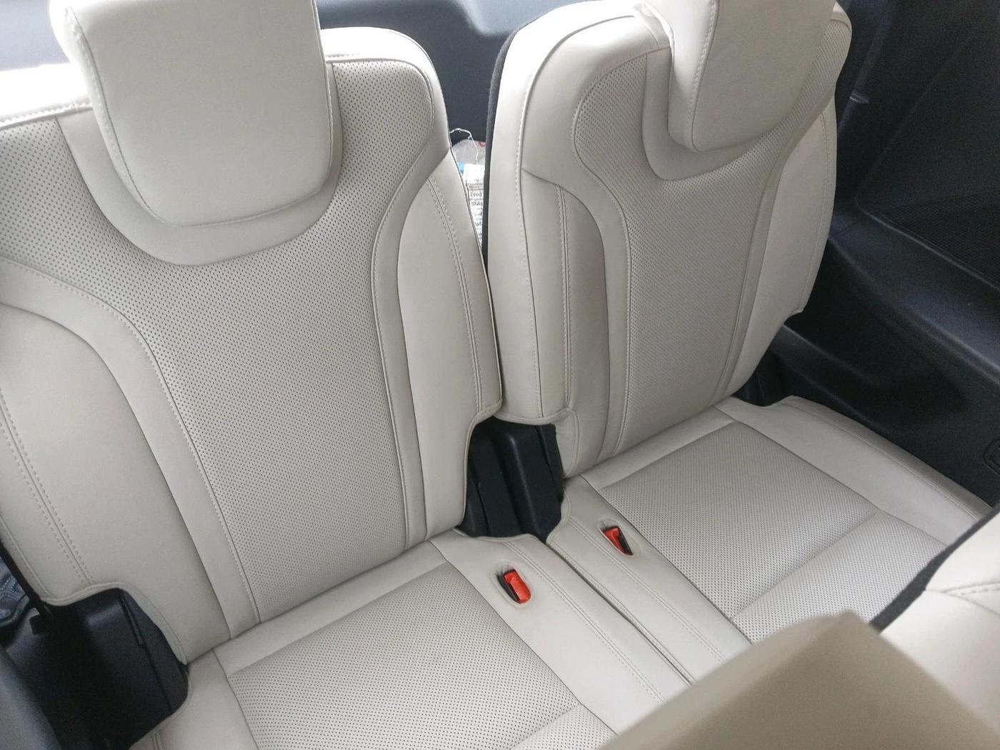 2024 Mahindra XUV700 AX 7 LUXURY P AT 7 STR, Petrol, Automatic, 21,035 km, interior
