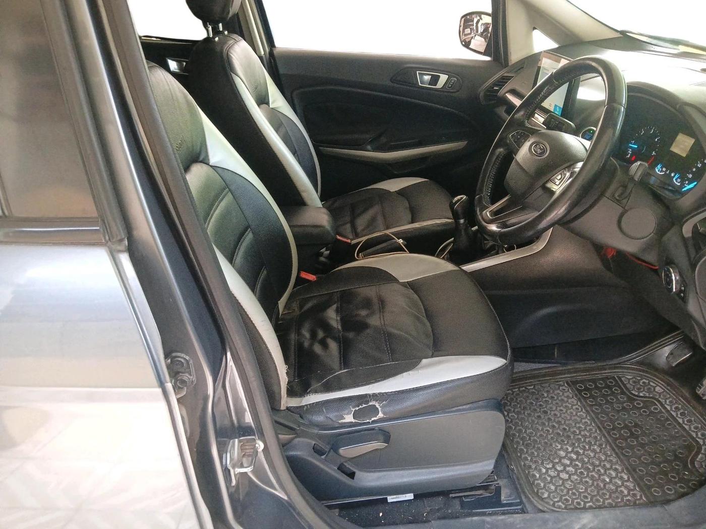 2018 Ford Ecosport TITANIUM 1.5L DIESEL, Diesel, Manual, 1,00,648 km, interior