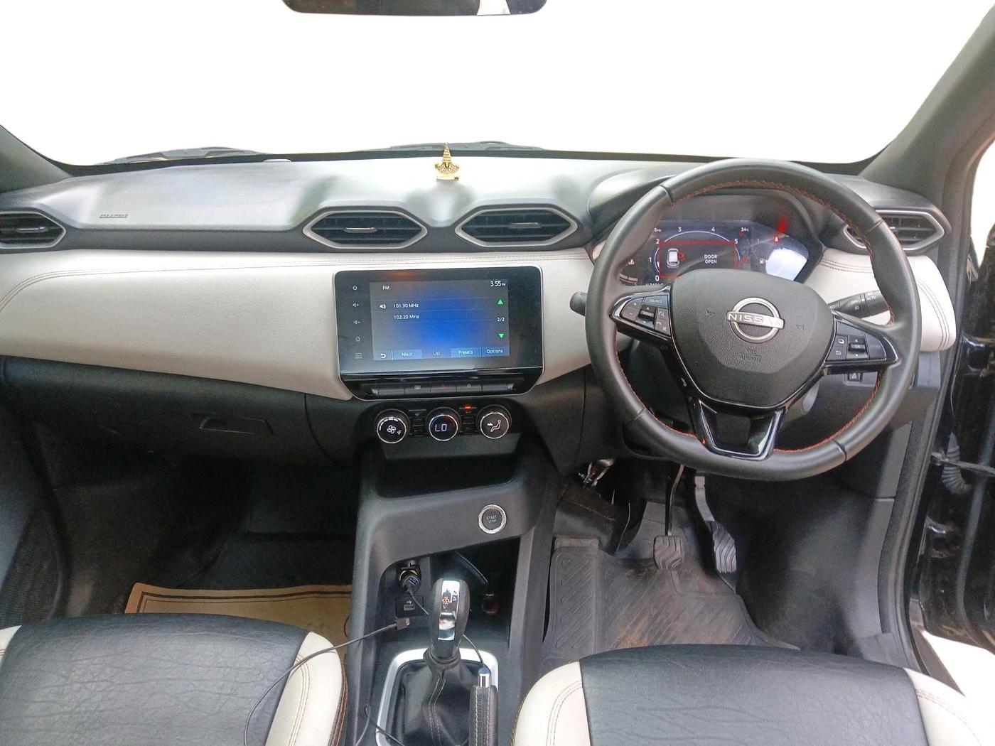 2025 Nissan MAGNITE Tekna B4D 1.0 Petrol AMT, Petrol, Automatic, 24,088 km, interior